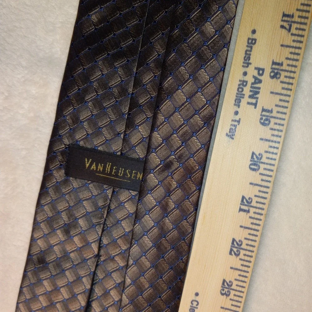 VAN HEUSEN MENS TIE BROWN NAVY BLUE CROSS DIMON 3.75 X 59